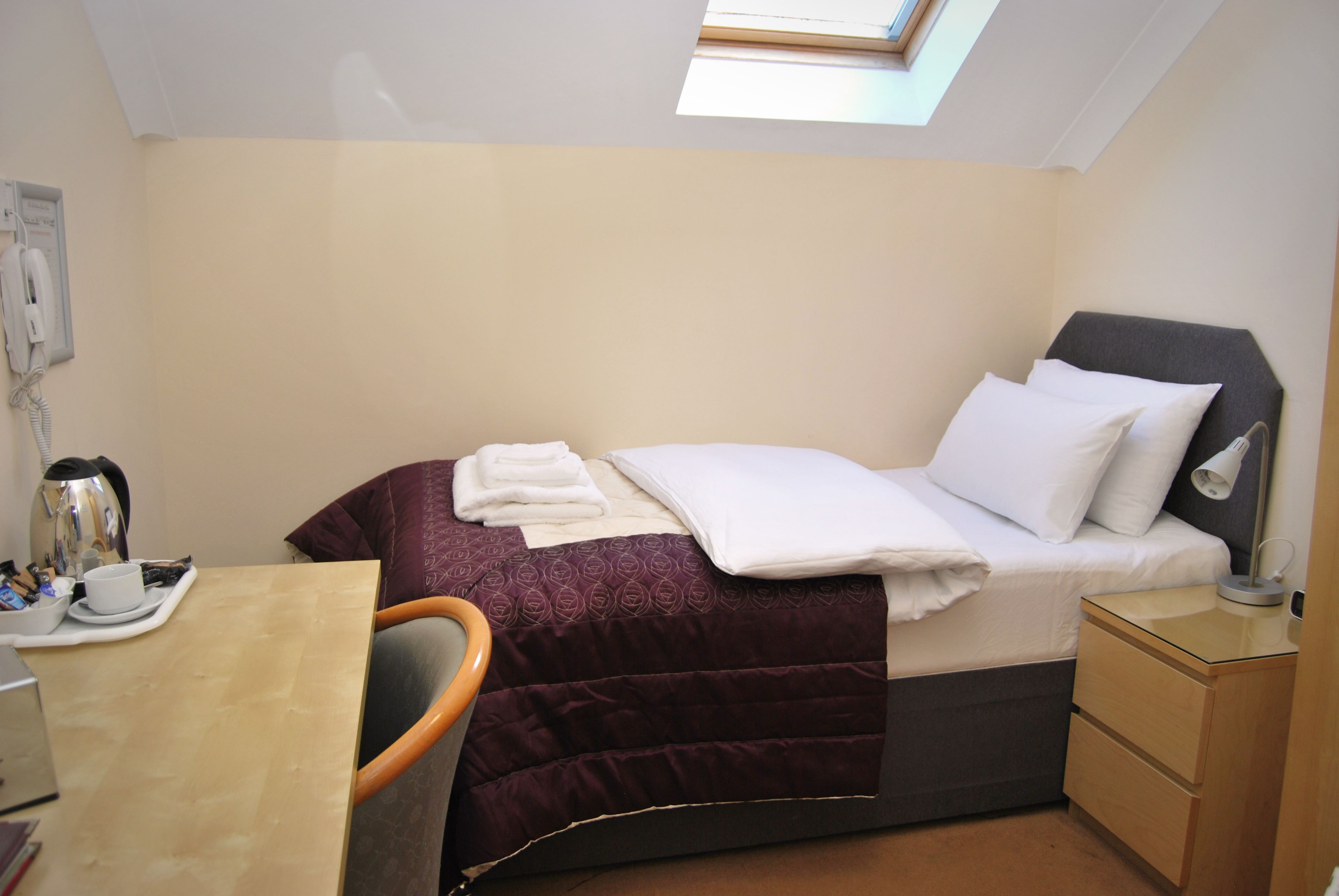 single room, shared bathroom | 1 bedroom, desk, soundproofing, free wifi