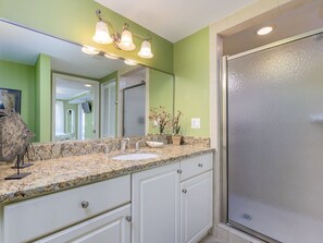 Shower - Great location, close to convention center and restaurants (Ocean City)