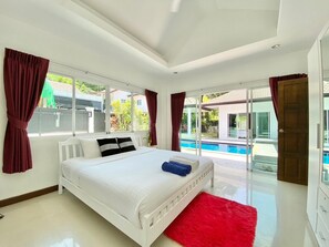 4 bedrooms, in-room safe, desk, iron/ironing board