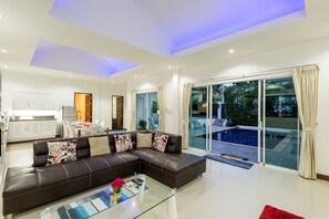 Interior - Chalong 4BR Private Pool Villa | Near Big Buddha | Sleeps 10 (Tambon Chalong)