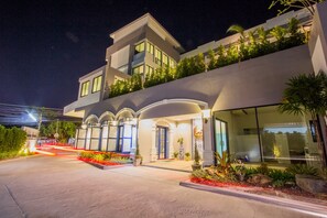 Exterior - E Honeymoon Studio with Pool Access  (Tambon Wichit)