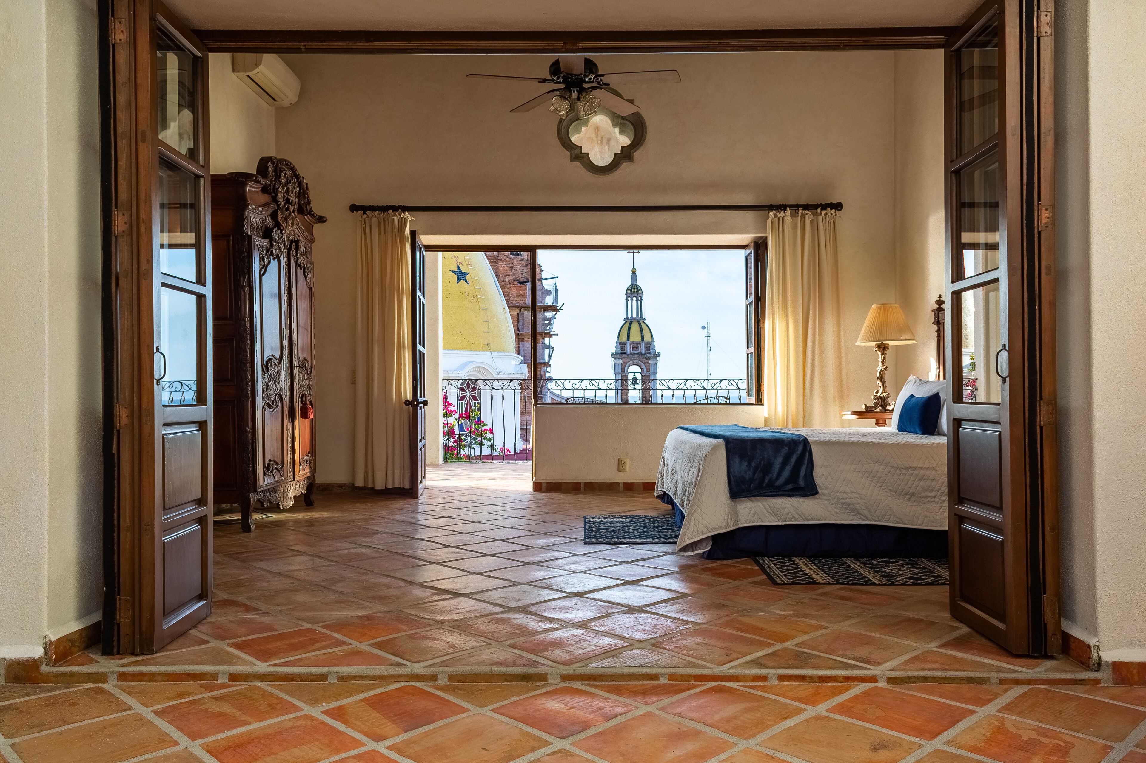 deluxe | 2 bedrooms, in-room safe, individually decorated, individually furnished