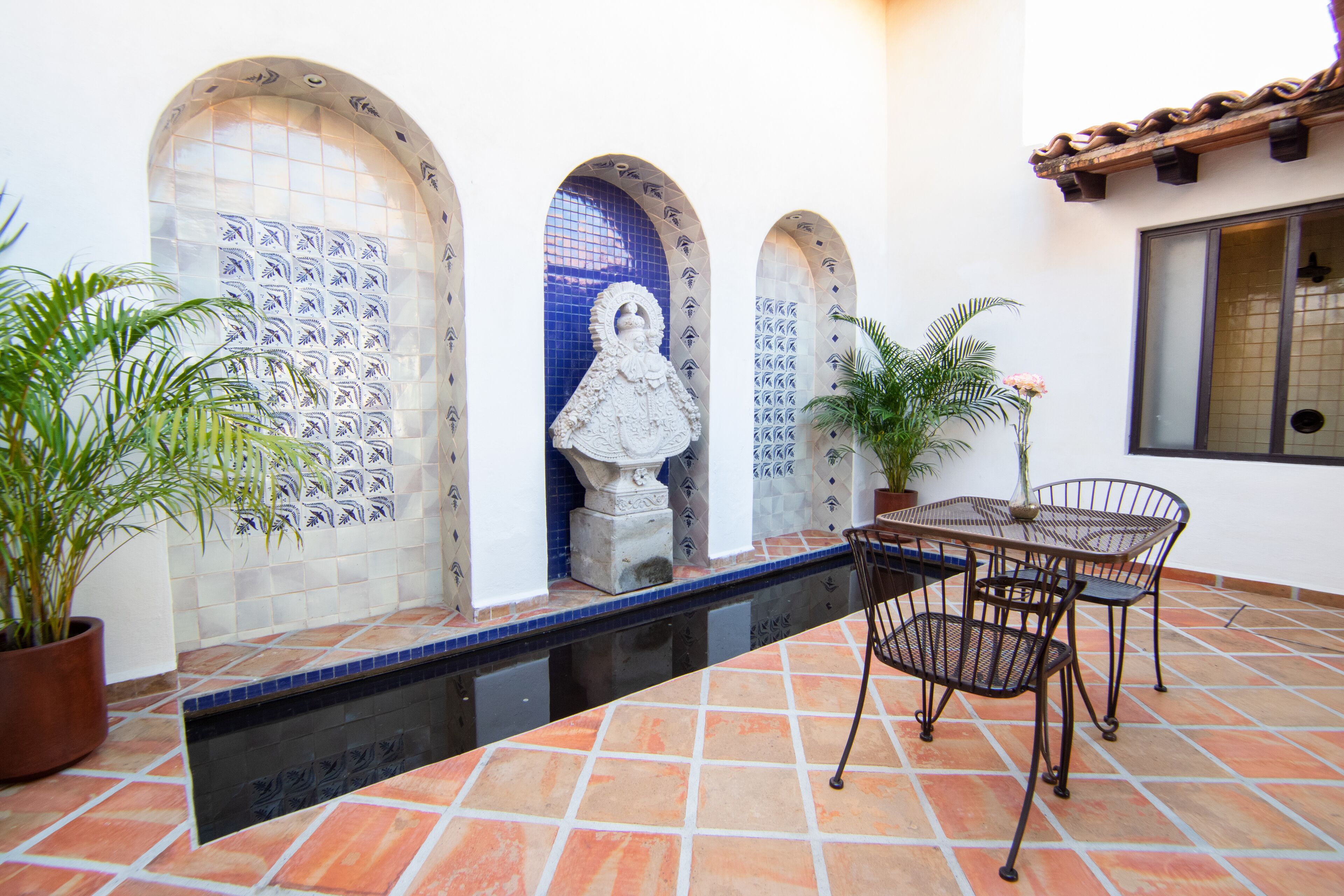 2 bedrooms, in-room safe, individually decorated, individually furnished