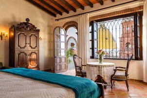 Deluxe | 客房内保险箱、特色装修、特色家居、熨斗/熨衣板