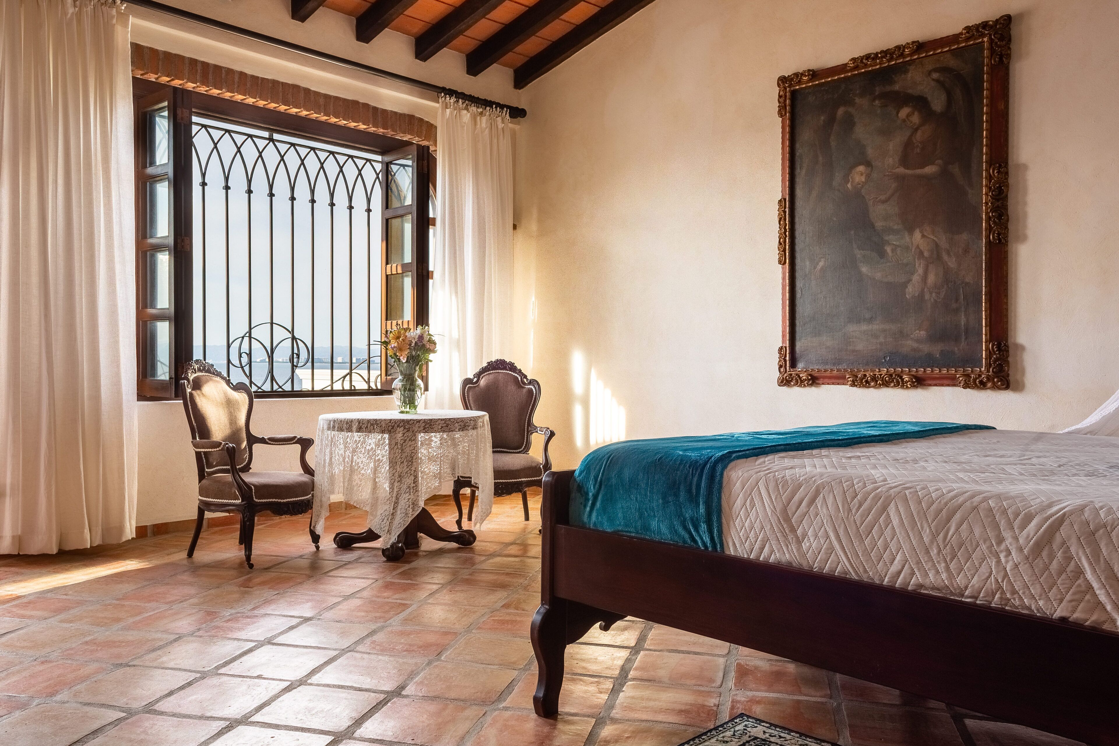 deluxe | 2 bedrooms, in-room safe, individually decorated, individually furnished