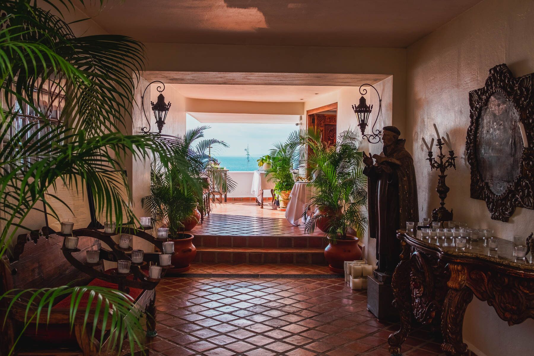 ฝ่ายต้อนรับ