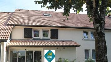 Mặt tiền nơi lưu trú