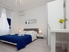 Double Room, Mountain View | Iron/ironing board, free WiFi, bed sheets - Guest House Leta (Split)