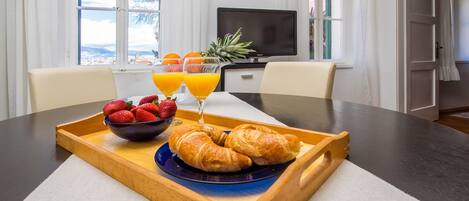 Een strijkplank/strijkijzer, gratis wifi, beddengoed