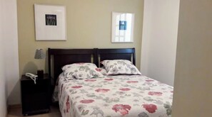1 bedroom, desk, blackout curtains, soundproofing