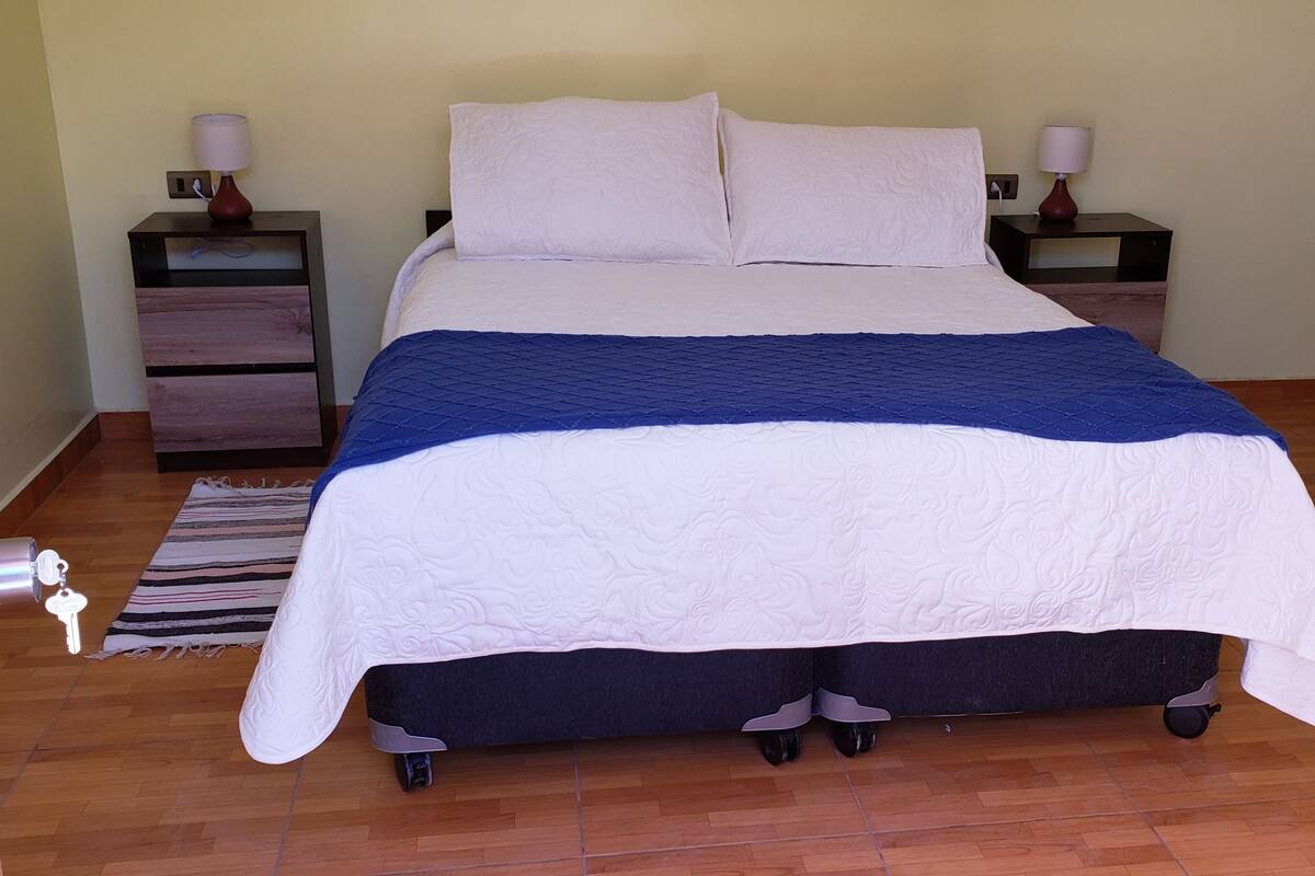 Habitación doble, 1 cama matrimonial, baño privado (2) | Wifi gratis y ropa de cama