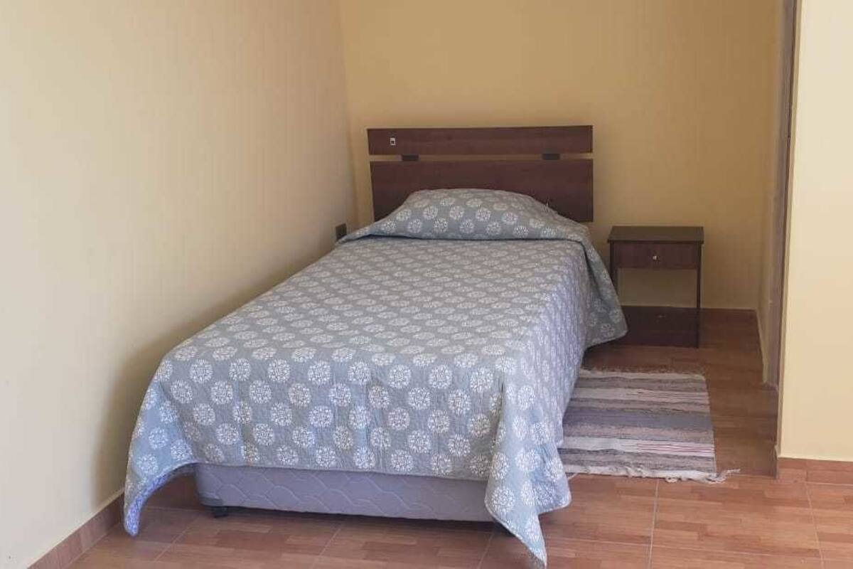 Habitación triple, 3 camas individuales, baño privado (3) | Wifi gratis y ropa de cama