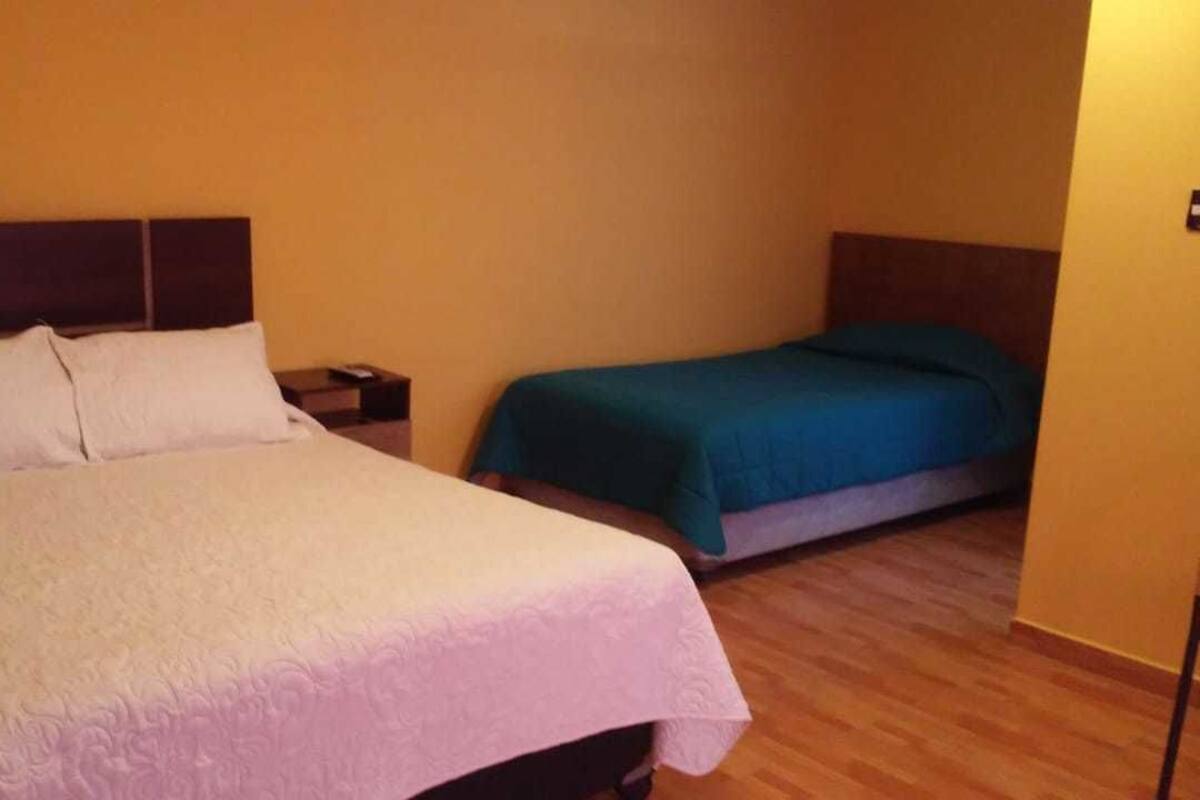 Habitación triple, varias camas, baño privado (4) | Wifi gratis y ropa de cama