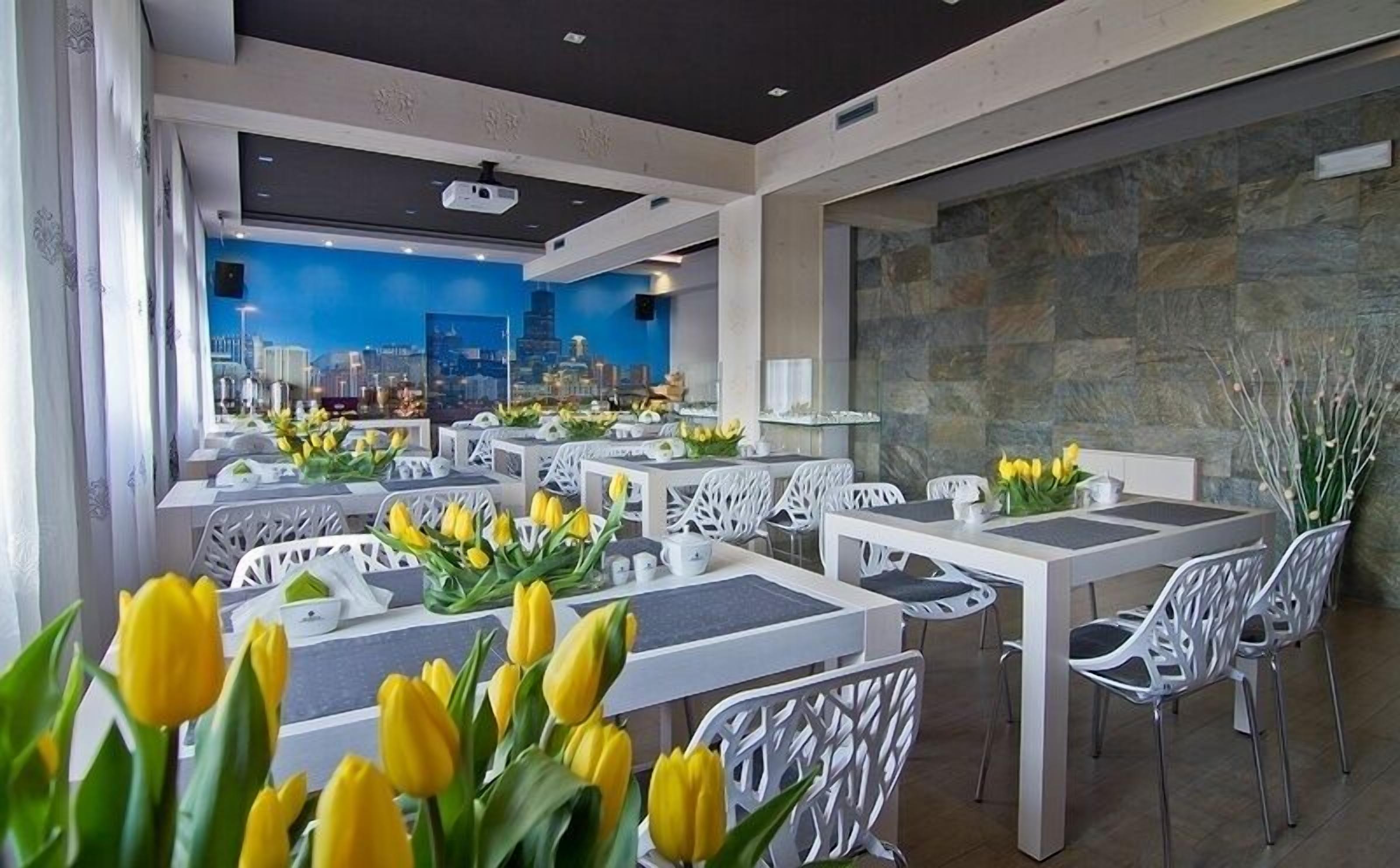 Breakfast and dinner served, local cuisine