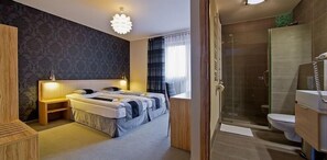 Deluxe Double Room, Mountain View | Iron/ironing board, free WiFi, bed sheets, wheelchair access