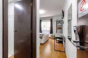 Quarto triplo superior, várias camas | Frigobar, cortinas blackout, Wi-Fi de cortesia, roupa de cama