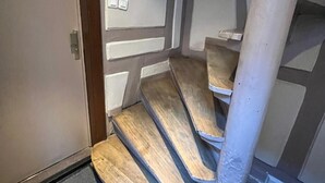 A staircase with wooden steps and a metal handrail. - spacious duplex near petite france up to 4 (Strasbourg)