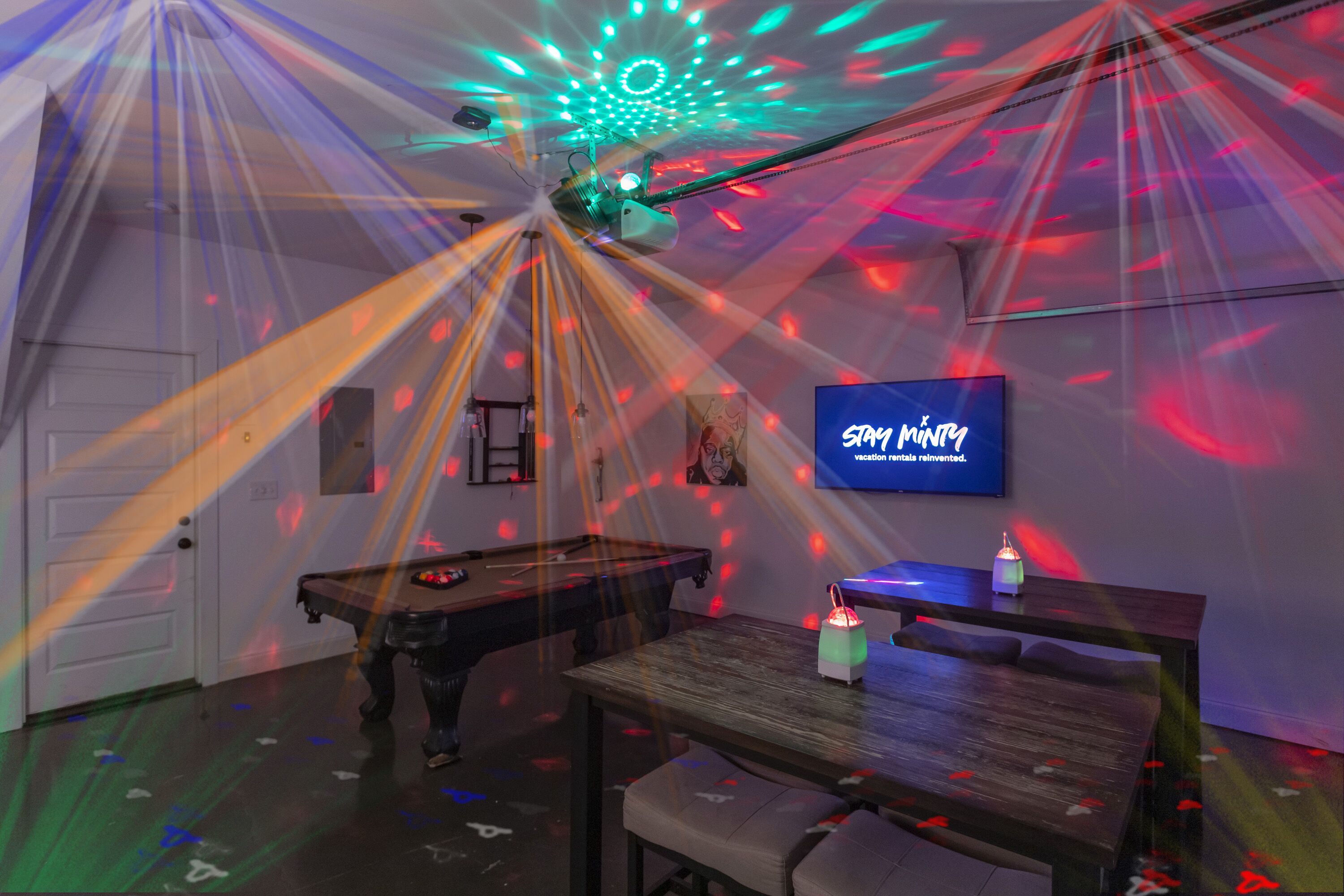 BACH PAD | 🎱POOL TABLE |  💃🏼DANCE POLE |🏙 NEAR DOWNTOWN