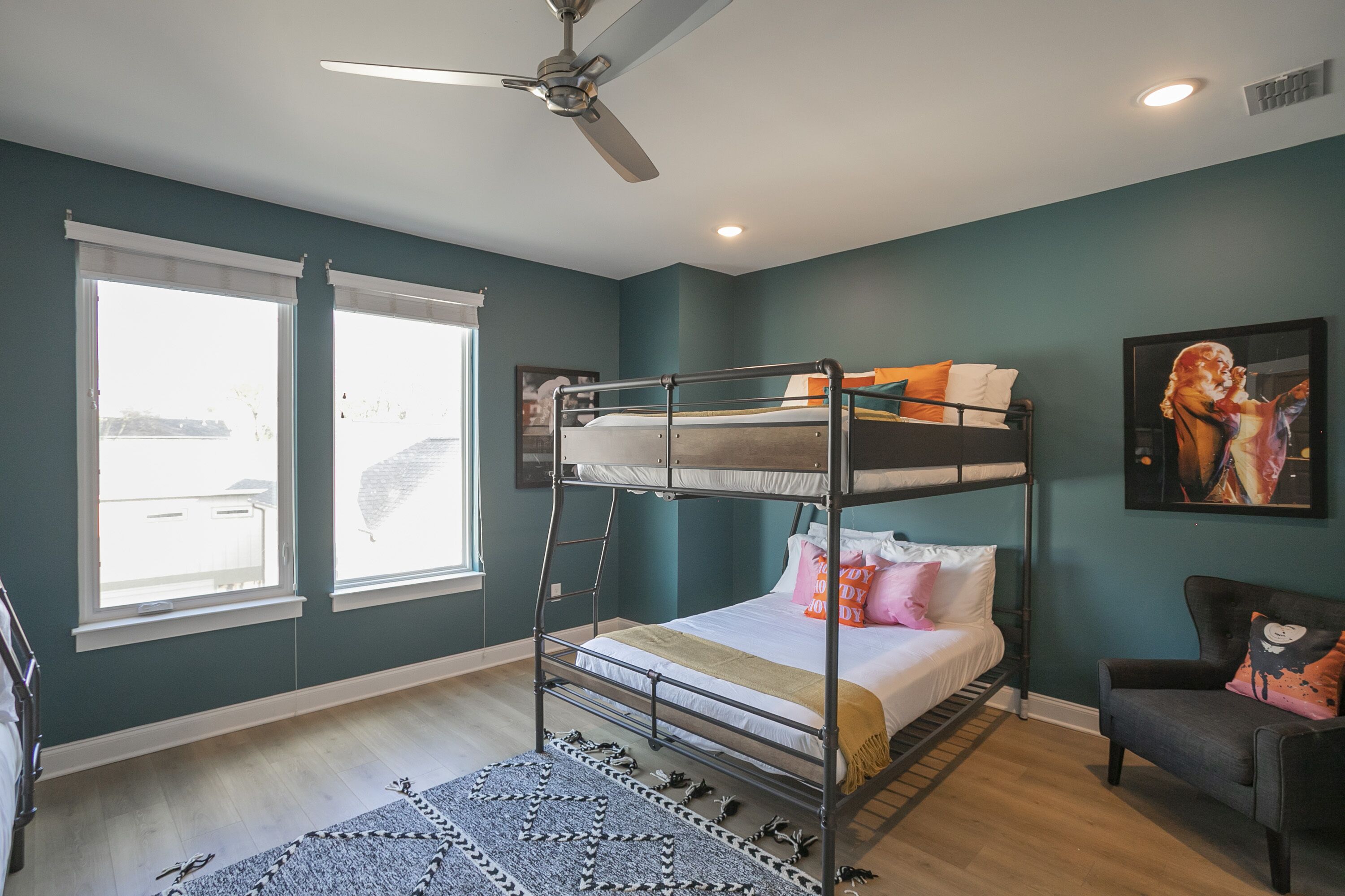 3 bedrooms, iron/ironing board, Internet, bed sheets