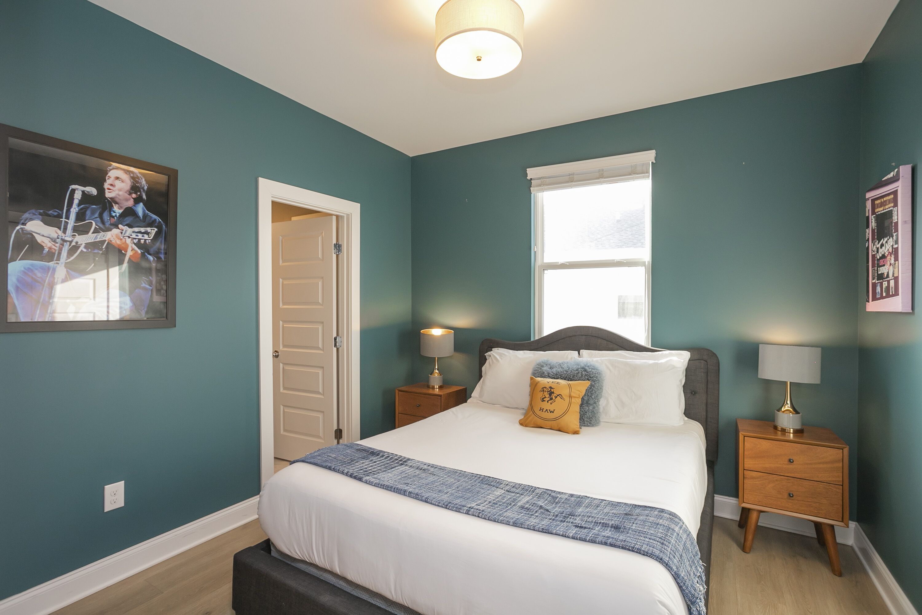 BACH PAD | 🎱POOL TABLE |  💃🏼DANCE POLE |🏙 NEAR DOWNTOWN