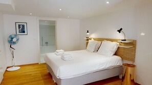 2 slaapkamers, een bureau, geluiddichte muren