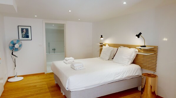 2 bedrooms, desk, soundproofing, iron/ironing board