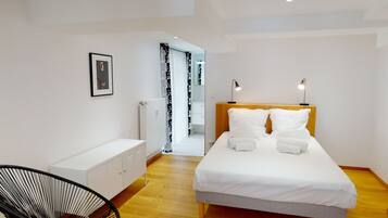 2 bedrooms, desk, soundproofing, iron/ironing board