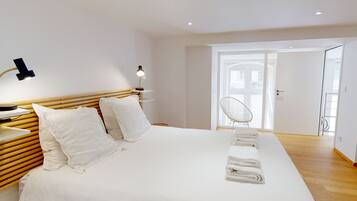 2 chambres, bureau, chambres insonorisées, fer et planche à repasser