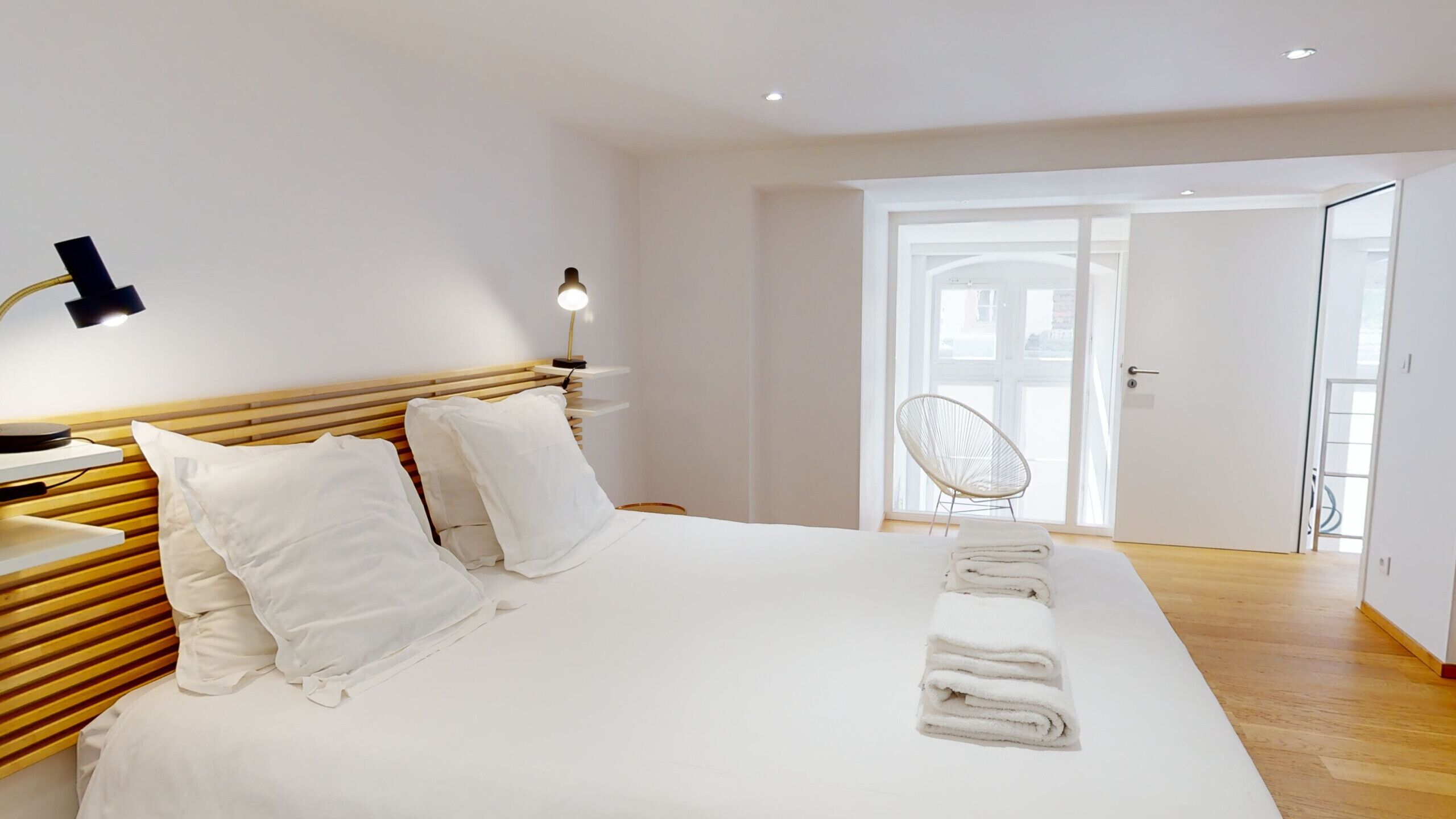 2 chambres, bureau, chambres insonorisées, fer et planche à repasser