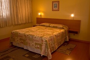 Habitació doble o amb dos llits individuals Deluxe, no fumadors | Minibar, cortines opaques, wifi gratuïta i roba de llit 