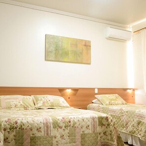 Frigobar, cortinas blackout, Wi-Fi de cortesia, roupa de cama