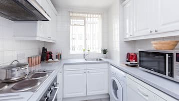Luxury Apartment, Accessible, Ensuite (2 bedoom ) | Private kitchen