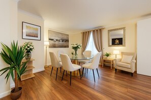 Superior Apartment, Accessible, Ensuite (1 bedroom) | 1 bedroom, in-room safe, individually decorated, individually furnished - Park Lane Apartments - Shaw House (London)