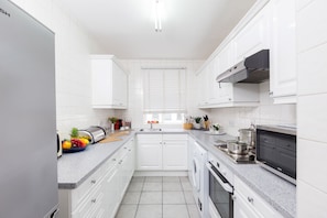Presidential Apartment, Accessible, Ensuite (3 bedroom) | Private kitchenette