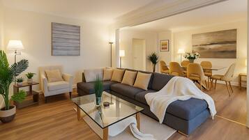 Superior appartement, toegankelijk voor mindervaliden, en-suite badkamer (1 bedroom) | 1 slaapkamer, een kluis op de kamer, individueel gedecoreerd