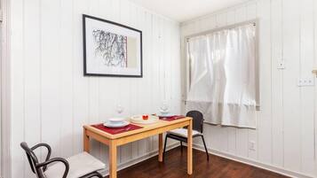 Condo, 1 Queen Bed (Stylish Buckhead Condo • Prime Atlant) | In-room dining