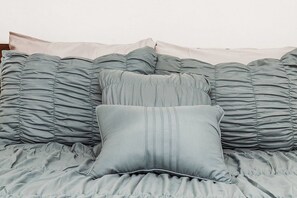 Lejlighed - 1 queensize-seng (Stylish Buckhead Condo • Prime Atlant) | 2 soveværelser