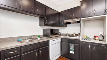 Condo, 1 Queen Bed (Stylish Buckhead Condo • Prime Atlant) | Private kitchen