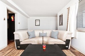 Apartamento, 1 cama de matrimonio (Stylish Buckhead Condo • Prime Atlant) | Zona de estar
