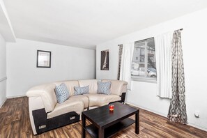 Lejlighed - 1 queensize-seng (Stylish Buckhead Condo • Prime Atlant) | Stue