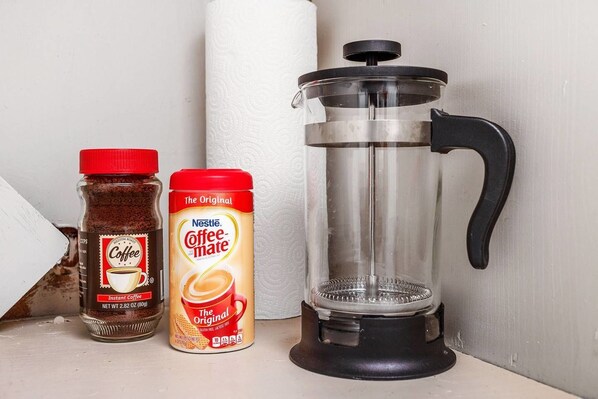 Lejlighed - 1 queensize-seng (Stylish Buckhead Condo • Prime Atlant) | Kaffe og/eller kaffemaskine