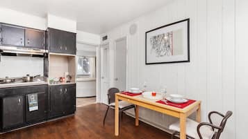 Condo, 1 Queen Bed (Stylish Buckhead Condo • Prime Atlant) | In-room dining