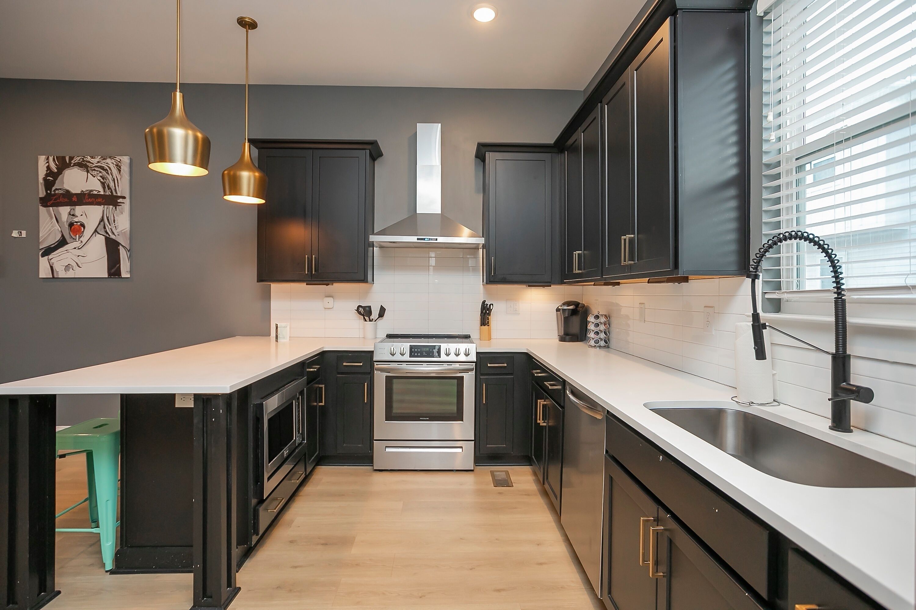 Køleskab, mikrobølgeovn, ovn, kogeplade