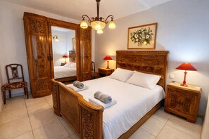 2 bedrooms, iron/ironing board, WiFi