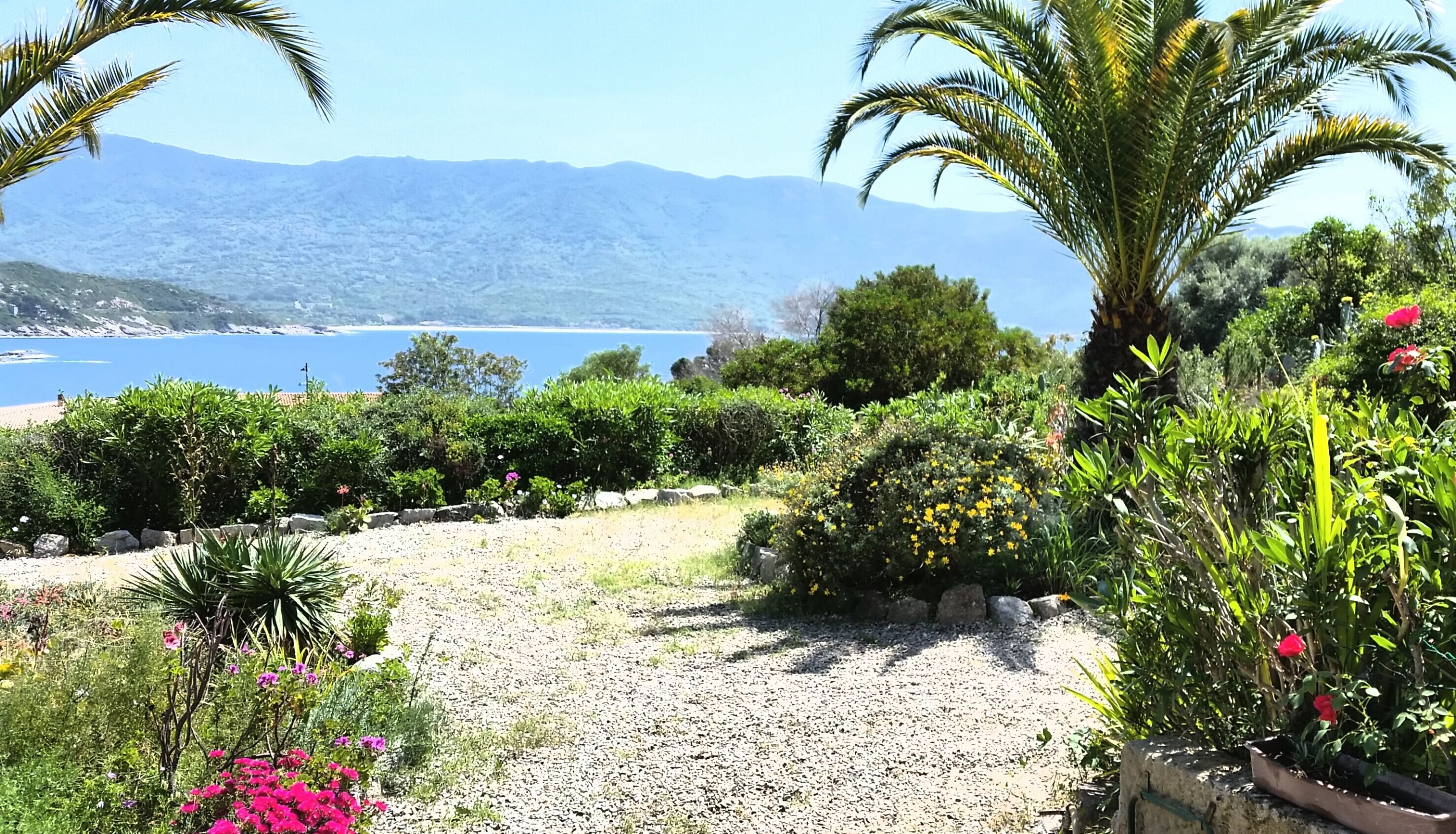 PRETTY T2 AIR-CONDITIONED 2 MIN FROM THE BEACH, SEA VIEW, QUIET, WIFI, NEAR AJACCIO