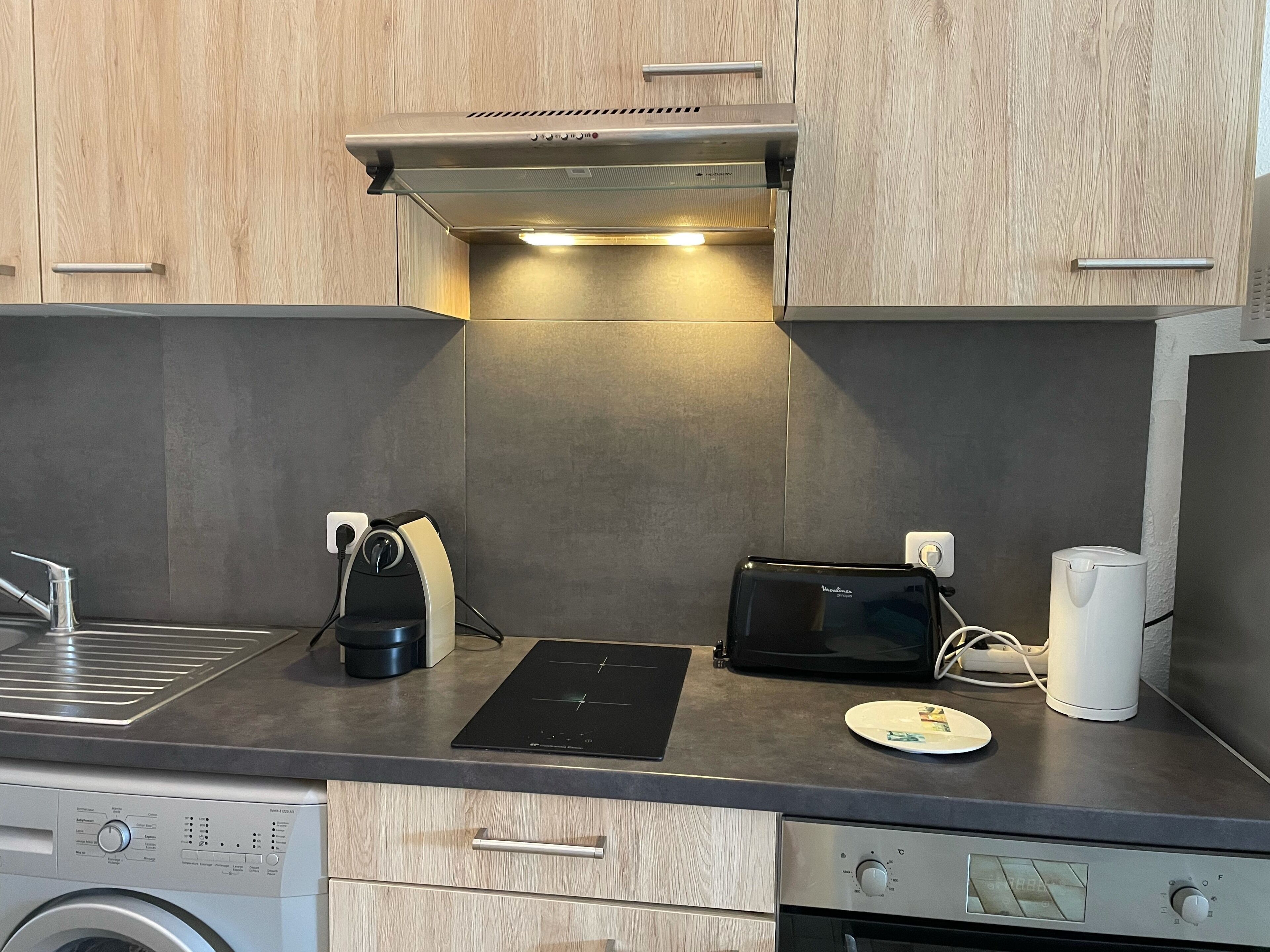 PRETTY T2 AIR-CONDITIONED 2 MIN FROM THE BEACH, SEA VIEW, QUIET, WIFI, NEAR AJACCIO