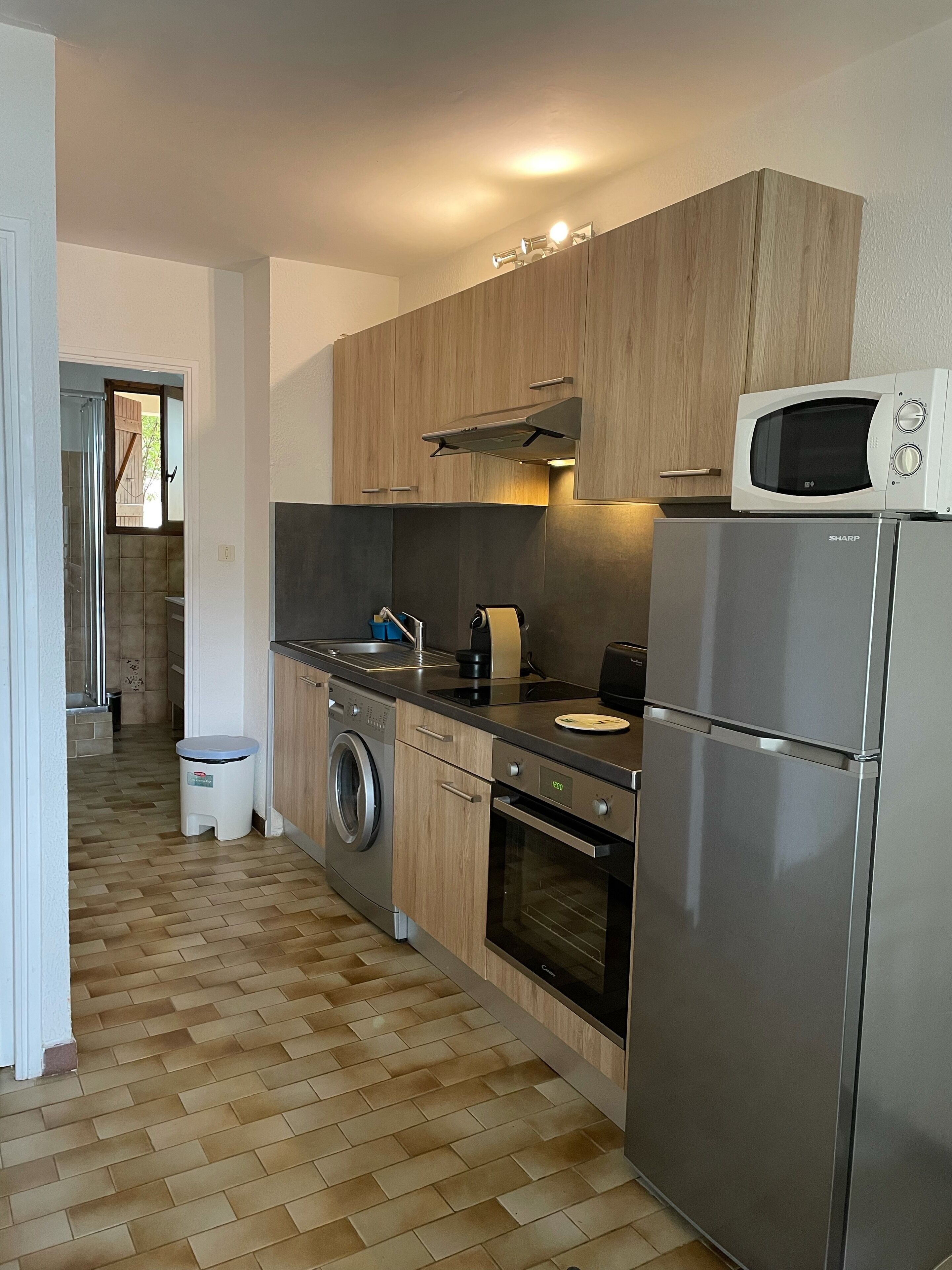 PRETTY T2 AIR-CONDITIONED 2 MIN FROM THE BEACH, SEA VIEW, QUIET, WIFI, NEAR AJACCIO