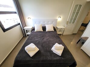 2 chambres, fer et planche à repasser, Wi-Fi gratuit, draps fournis