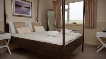 Double Room, Sea View | Iron/ironing board, free WiFi, bed sheets