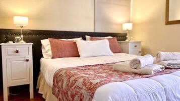 Klassieke kamer, niet-roken, uitzicht op tuin | Een minibar, een kluis op de kamer, individueel gedecoreerd